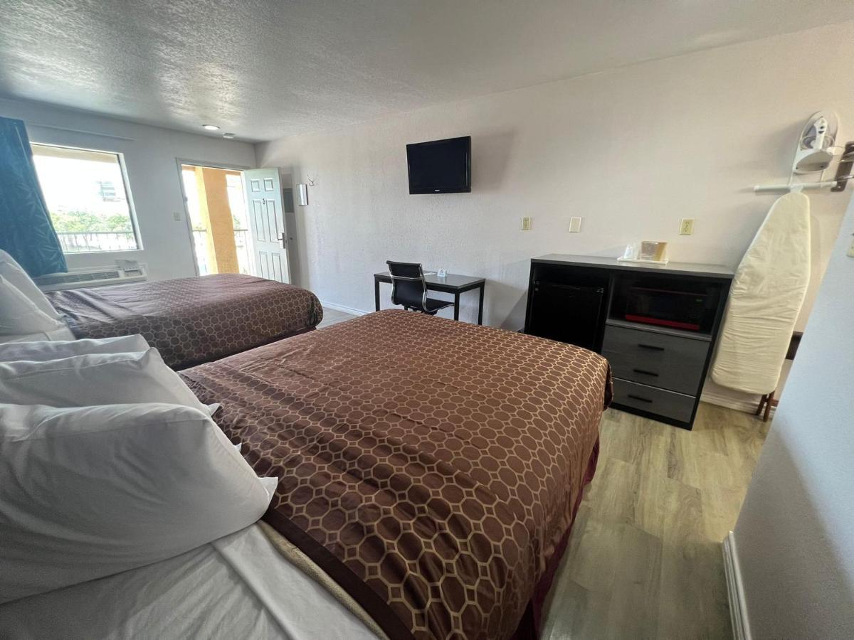 Country Hill Inn & Suite Eagle Pass Exteriör bild